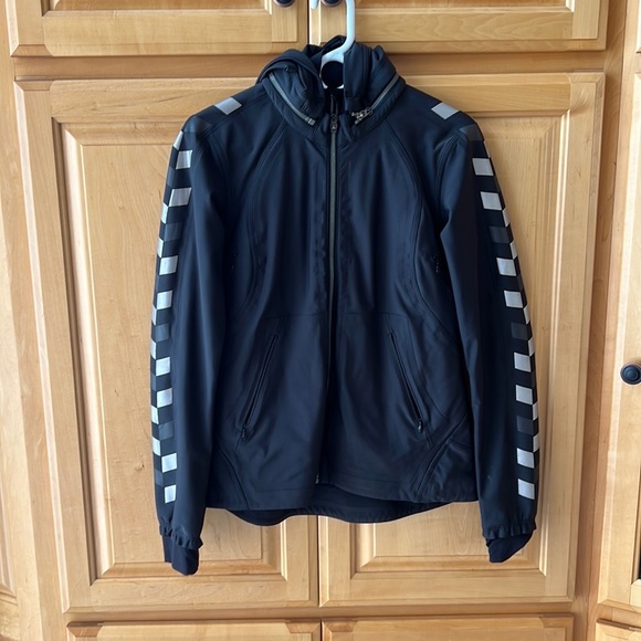 Lululemon Feelin' Frosty Softshell •• Insulated